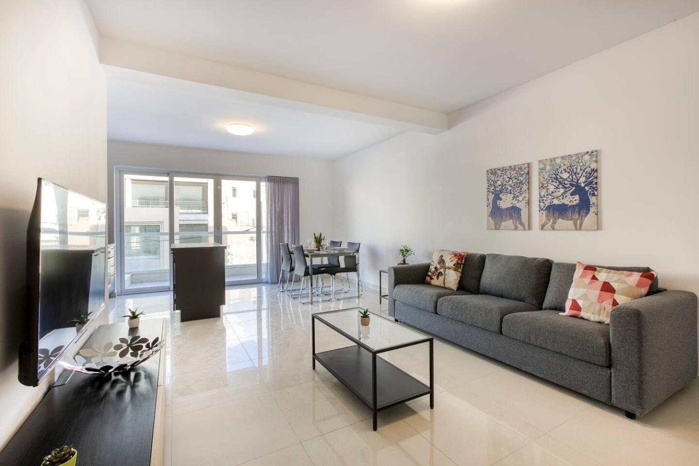 Beautiful Modern 2br *